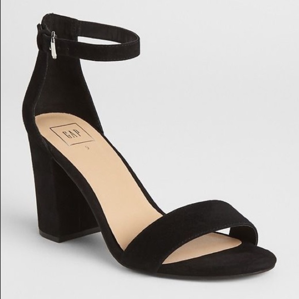 EUC BLACK SUEDE BLOCK HEELS FROM THE GAP